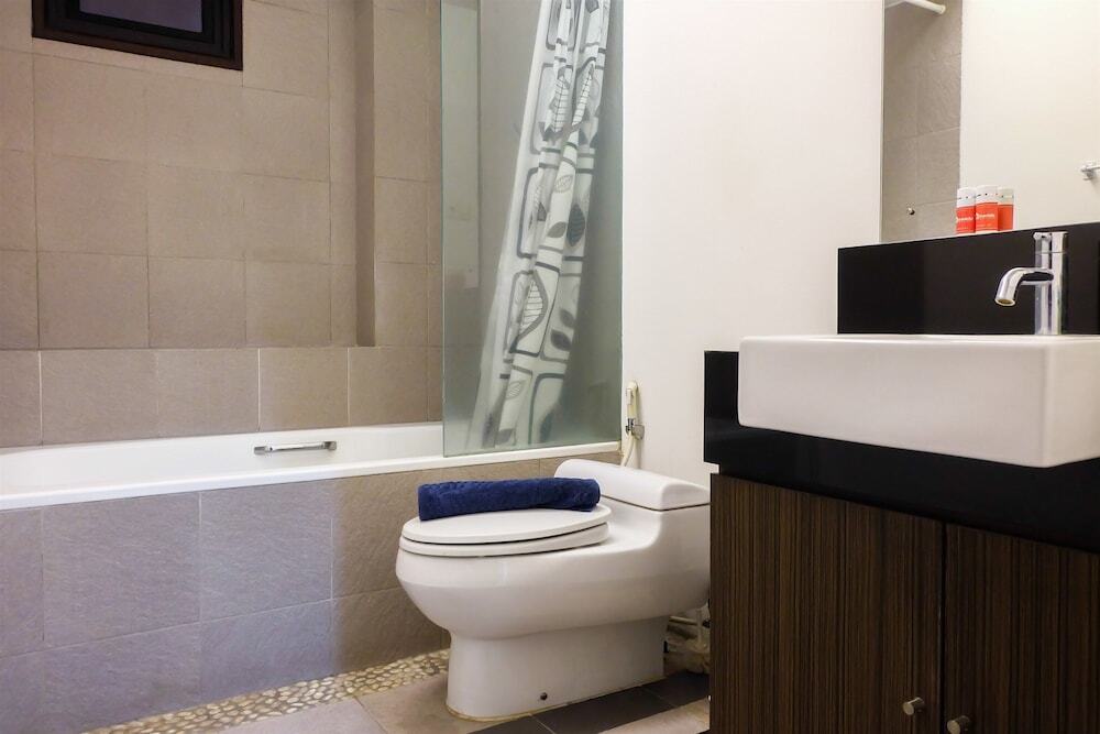 Джакарта: 2 Bedroom Park Royale Apartment By Travelio