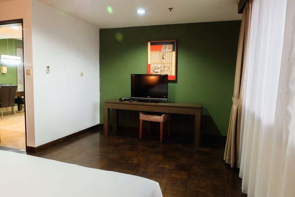 Джакарта: 2 Bedroom Park Royale Apartment By Travelio
