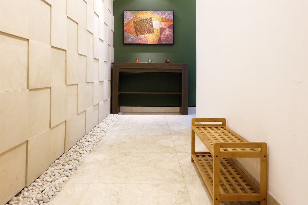 Джакарта: 2 Bedroom Park Royale Apartment By Travelio