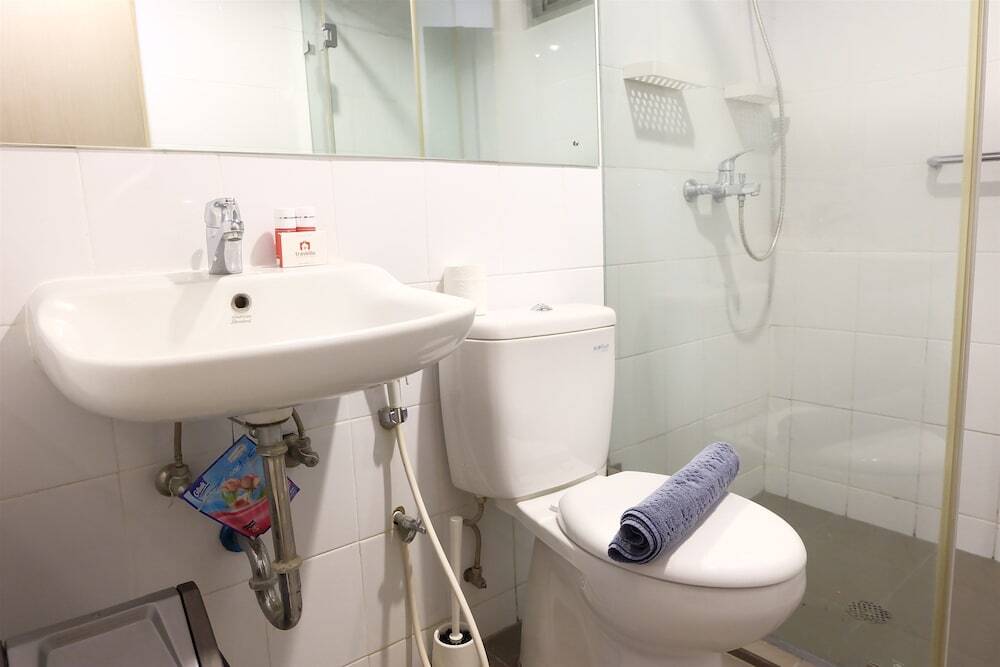 Джакарта: 2 Bedroom Senayan Apartment by Travelio