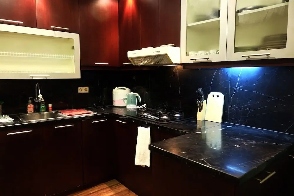 Джакарта: 2 Bedroom Senayan Apartment by Travelio