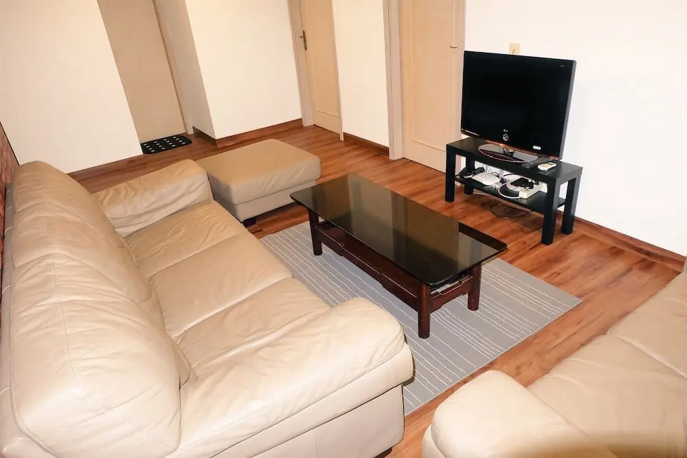 Джакарта: 2 Bedroom Senayan Apartment by Travelio