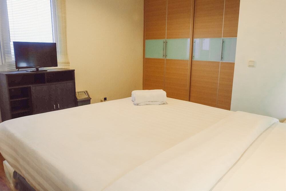 Джакарта: 2 Bedroom Senayan Apartment by Travelio