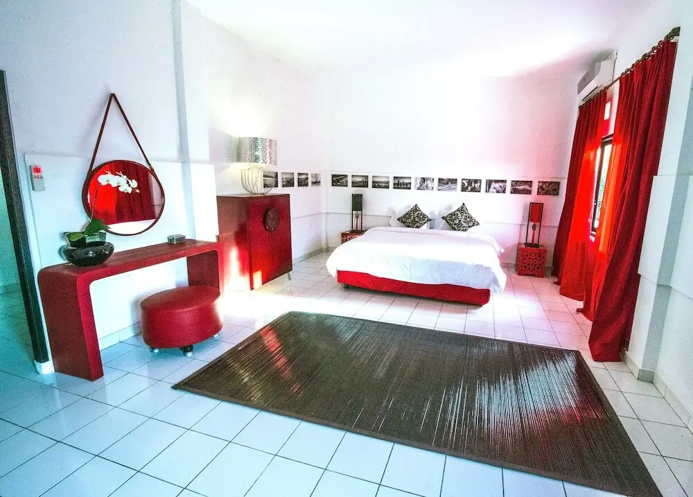 Кута: Black and Red Oberoi Villa