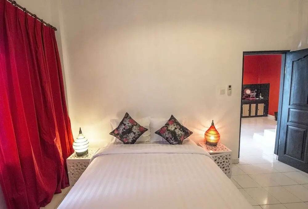 Кута: Black and Red Oberoi Villa