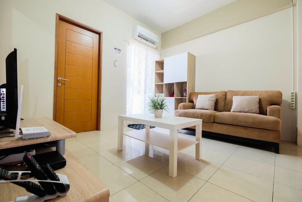 Джакарта: 2 Bedrooms at Gading Greenhill Apartment by Travelio