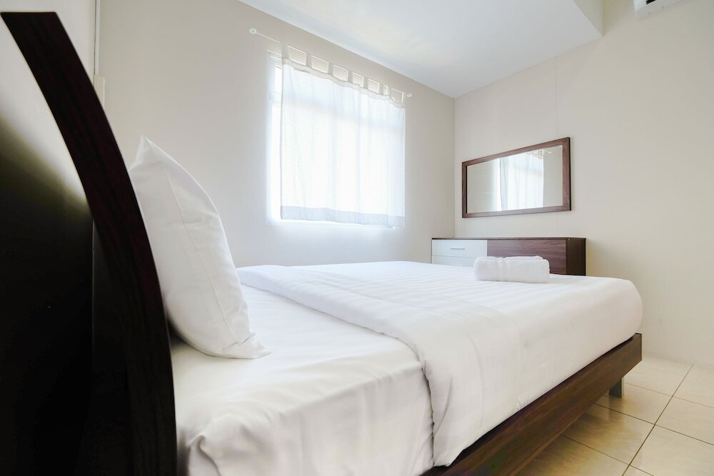 Джакарта: 2 Bedrooms at Gading Greenhill Apartment by Travelio