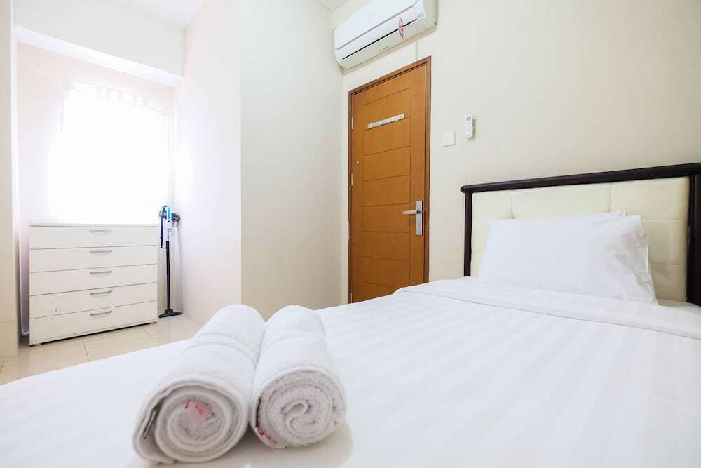 Джакарта: 2 Bedrooms at Gading Greenhill Apartment by Travelio