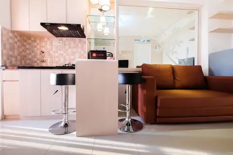 2 Bedrooms at Bassura City Apartment with Mall Access By Travelio — фото 1