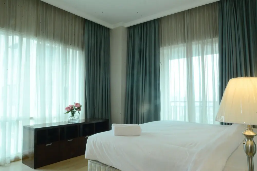 Джакарта: 3 Bedroom Apartment at Senayan Residence by Travelio