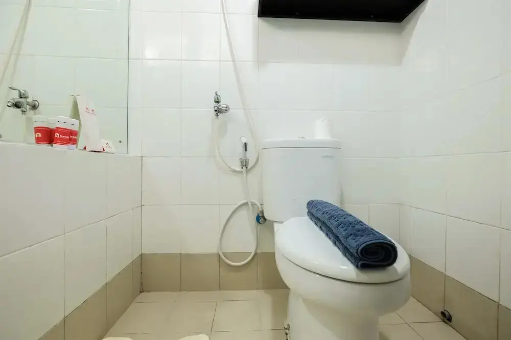 Джакарта: Modern Design 2 Bedrooms at Bassura City Apartment