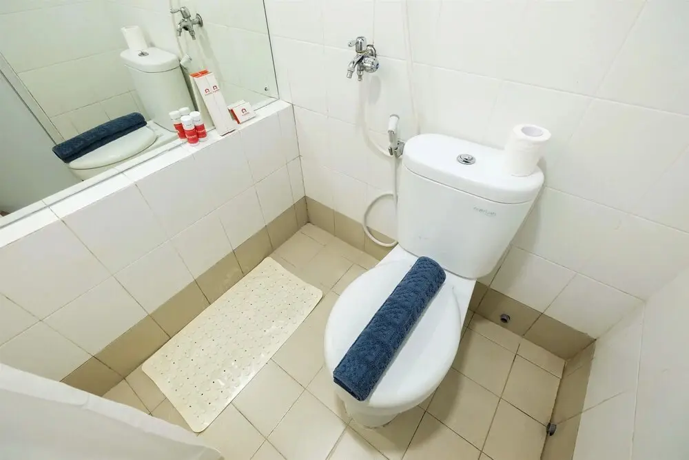Джакарта: Modern Design 2 Bedrooms at Bassura City Apartment