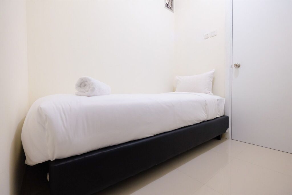 Джакарта: 2 Bedrooms at Green Pramuka City Apartment By Travelio
