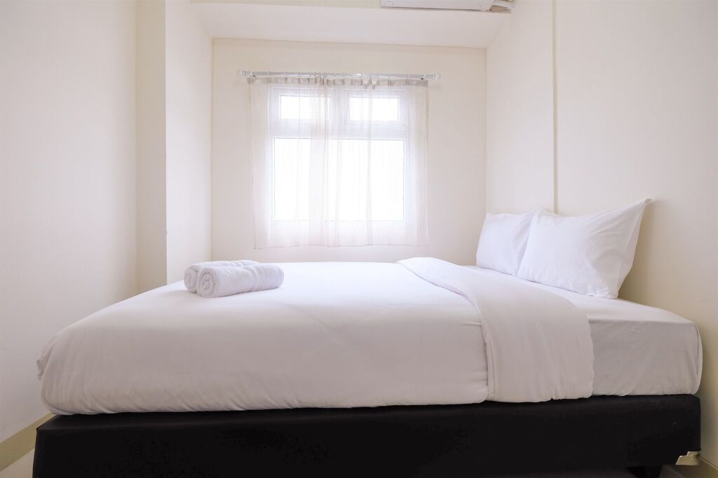 Джакарта: 2 Bedrooms at Green Pramuka City Apartment By Travelio