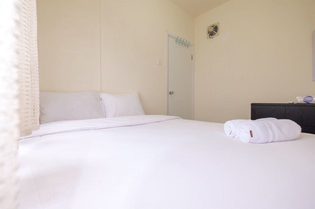 Джакарта: 2 Bedrooms at Green Pramuka City Apartment By Travelio