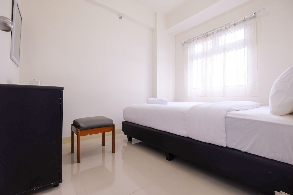 Джакарта: 2 Bedrooms at Green Pramuka City Apartment By Travelio