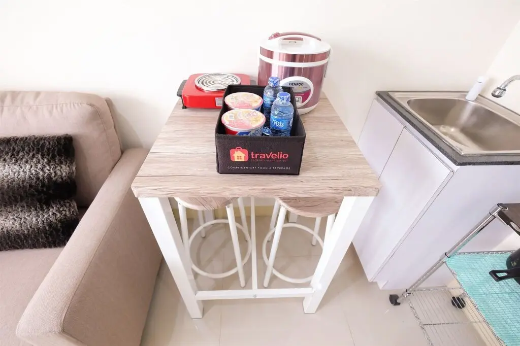 Джакарта: 2 Bedrooms at Green Pramuka City Apartment By Travelio
