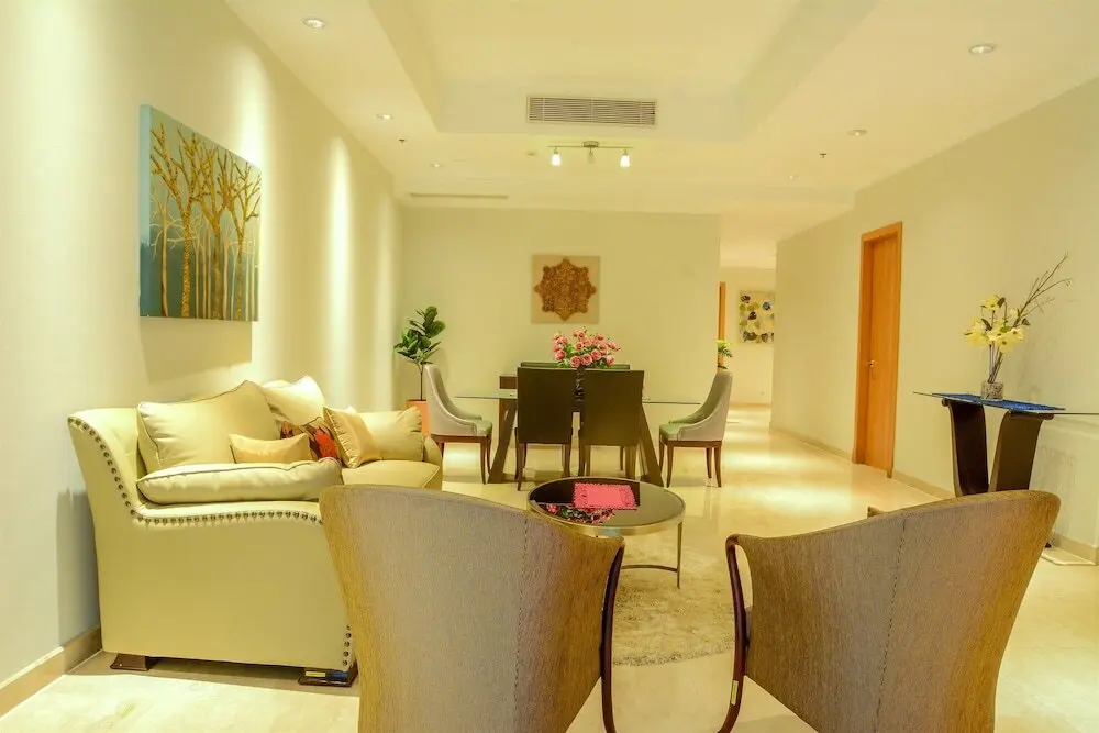 Джакарта: 3 Bedrooms at Apartment Sudirman Residence by Travelio