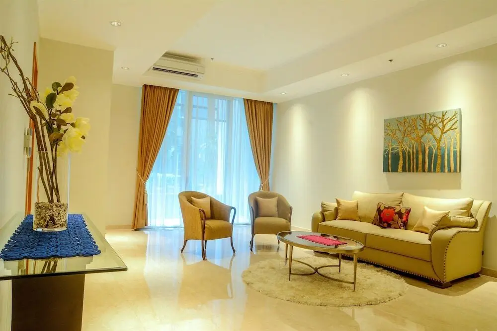 Джакарта: 3 Bedrooms at Apartment Sudirman Residence by Travelio