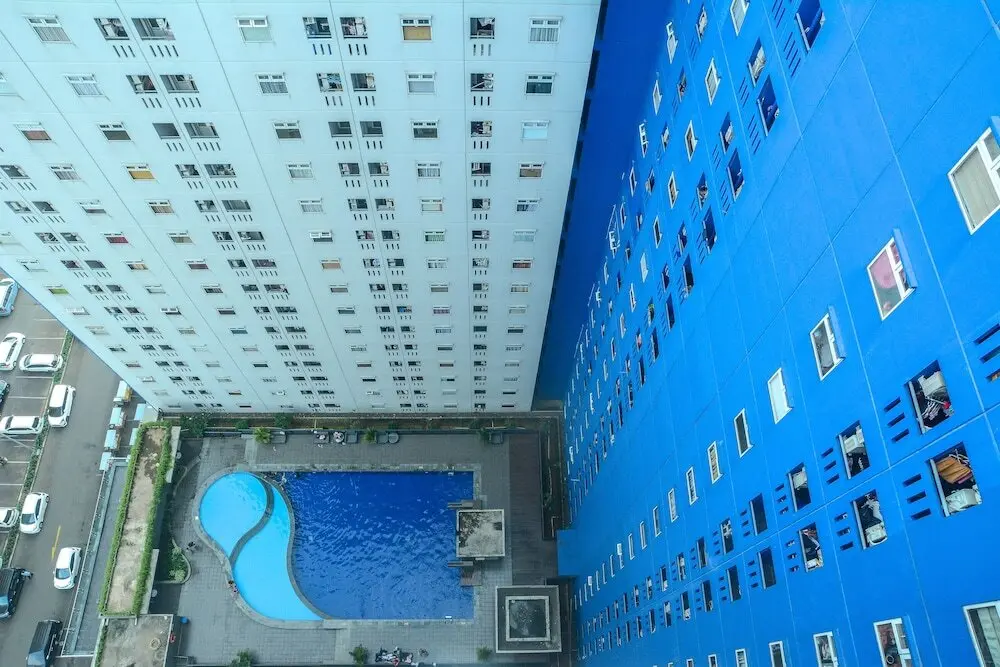 Джакарта: 1 Bedroom at Green Pramuka Apartment by Travelio