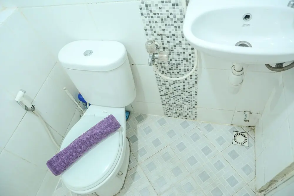 Джакарта: 1 Bedroom at Green Pramuka Apartment by Travelio