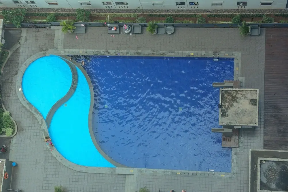 Джакарта: 1 Bedroom at Green Pramuka Apartment by Travelio