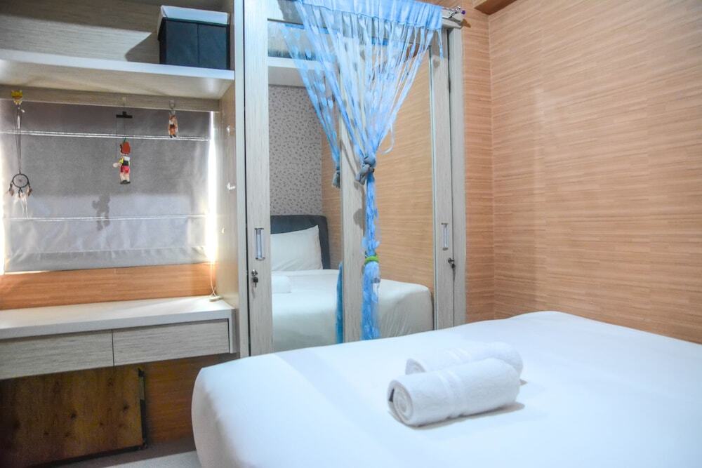 Джакарта: 1 Bedroom at Green Pramuka Apartment by Travelio