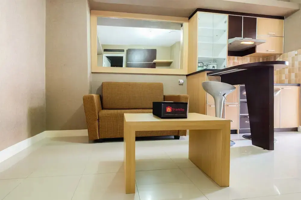 Джакарта: Homely 2 Bedroom at Bassura City Apartment By Travelio