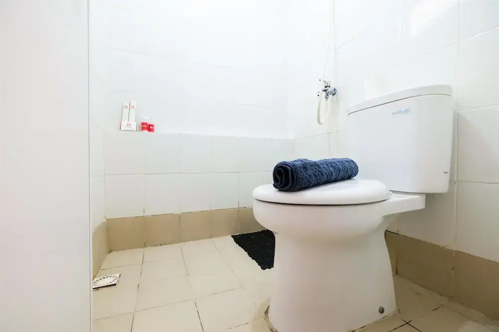 Джакарта: Homely 2 Bedroom at Bassura City Apartment By Travelio