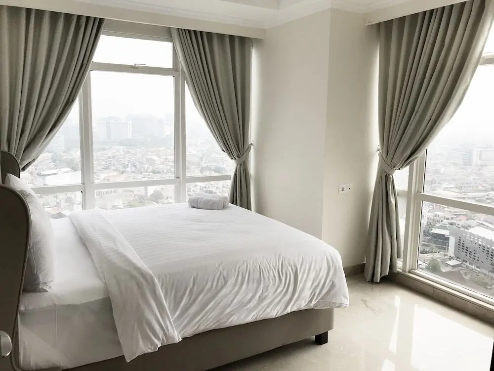 Джакарта: Luminous 2 Bedrooms at Menteng Park Apartment by Travelio