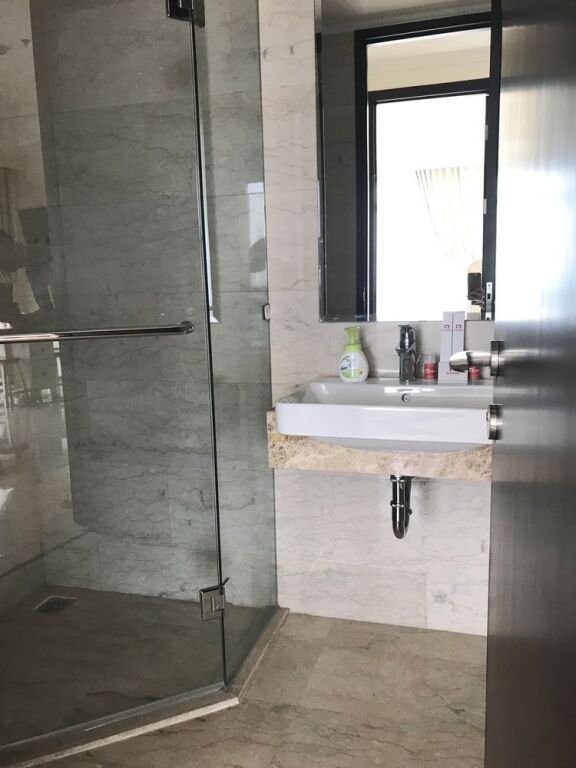 Джакарта: Luminous 2 Bedrooms at Menteng Park Apartment by Travelio