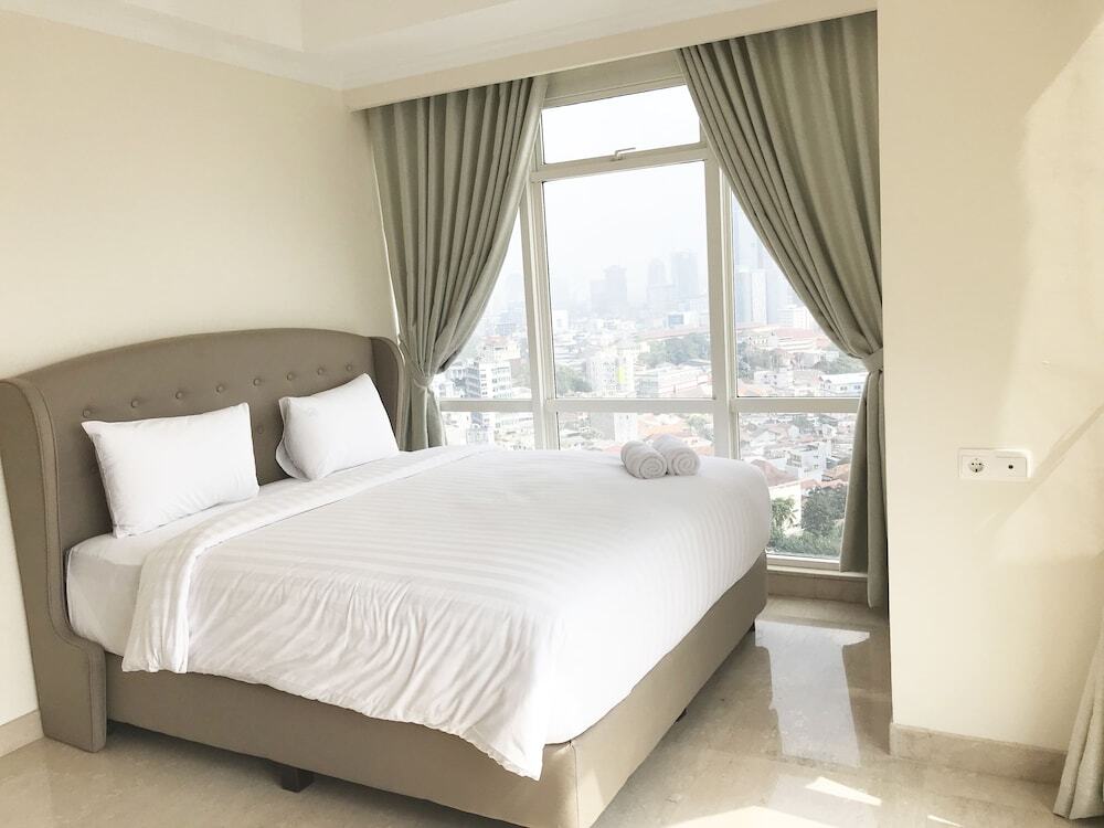 Джакарта: Luminous 2 Bedrooms at Menteng Park Apartment by Travelio