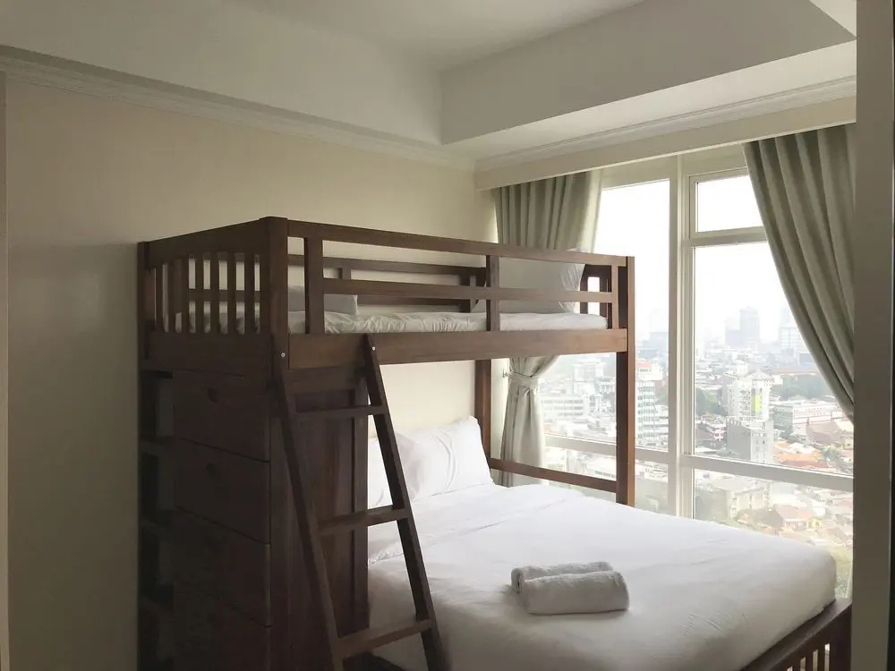Джакарта: Luminous 2 Bedrooms at Menteng Park Apartment by Travelio
