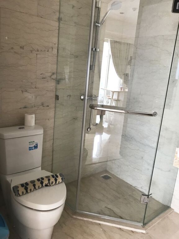 Джакарта: Luminous 2 Bedrooms at Menteng Park Apartment by Travelio