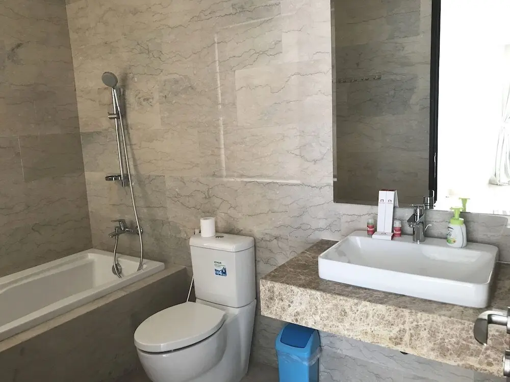Джакарта: Luminous 2 Bedrooms at Menteng Park Apartment by Travelio