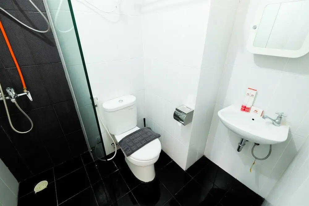 Джакарта: Minimalist Studio at Bassura City Apartment By Travelio