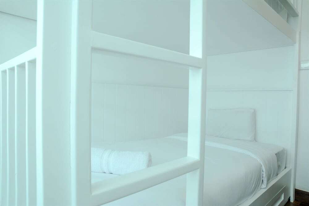 Джакарта: 2 Bedrooms at Gallery West Apartment By Travelio