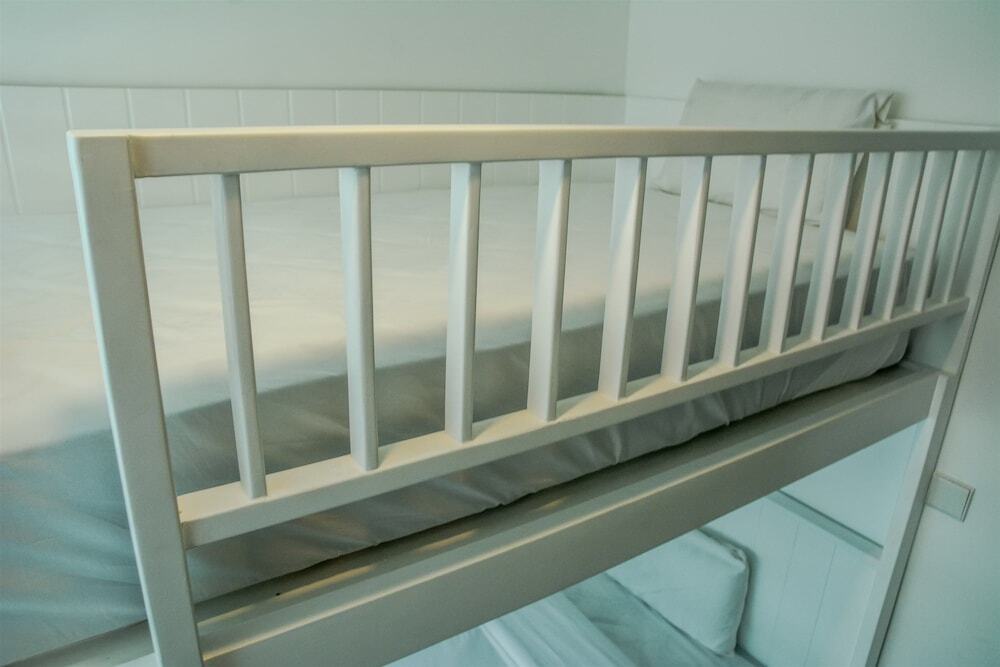 Джакарта: 2 Bedrooms at Gallery West Apartment By Travelio