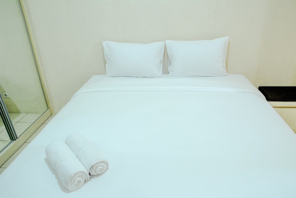Simply Studio Room at Grand Serpong Apartment By Travelio — фото 1