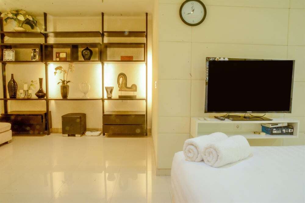 Джакарта: 2 Bedrooms Apartment at Sahid Residence by Travelio