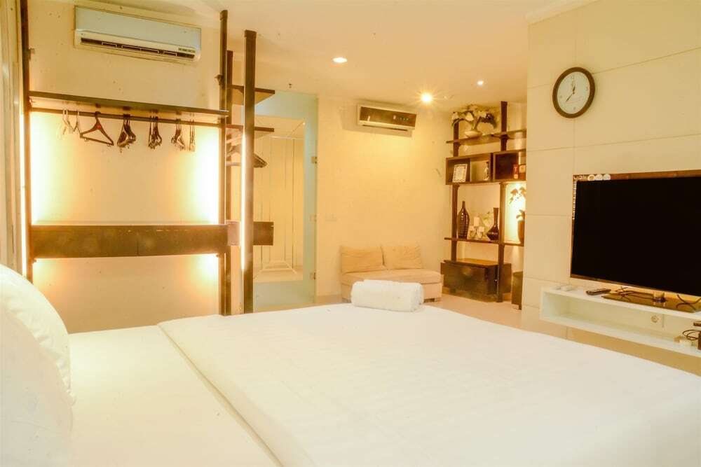 Джакарта: 2 Bedrooms Apartment at Sahid Residence by Travelio