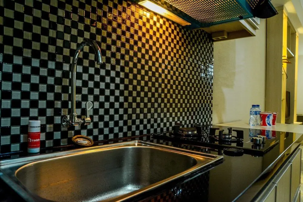 Тангеранг: Modern Studio Grand Serpong Apartment By Travelio