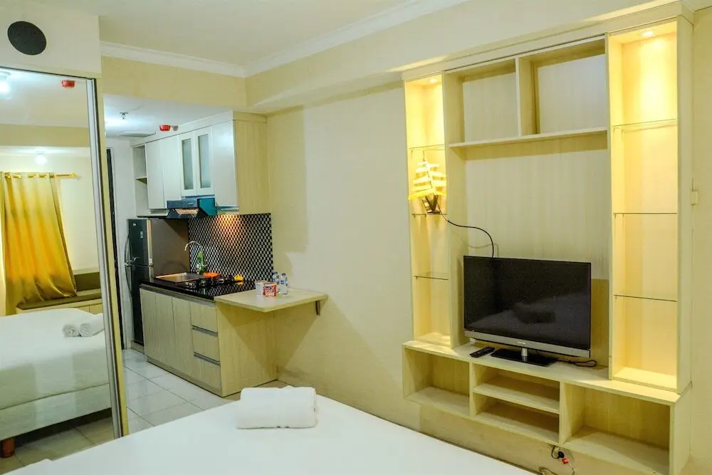 Тангеранг: Modern Studio Grand Serpong Apartment By Travelio