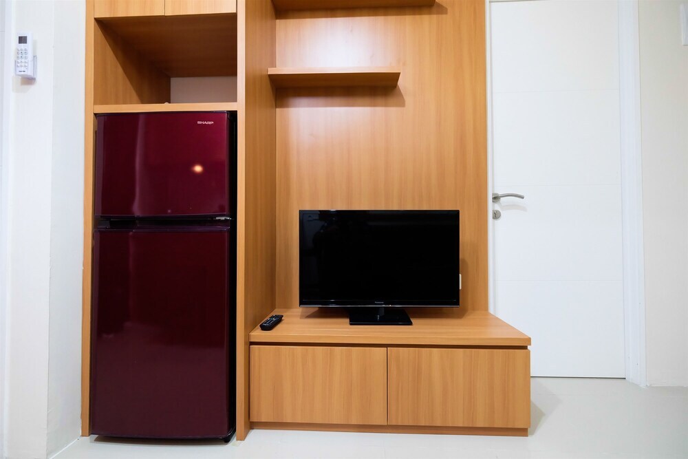 Pleasant 2 Bedrooms at Bassura City Apartment By Travelio — фото 1