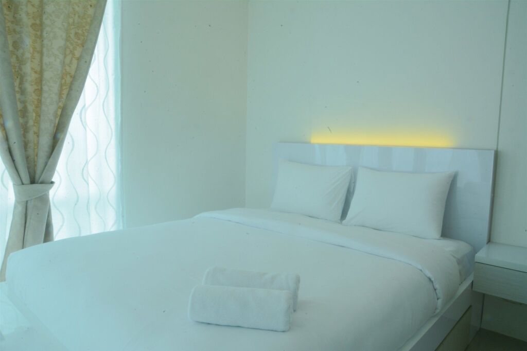 Джакарта: 2 Bedrooms Woodland Park Apartment by Travelio