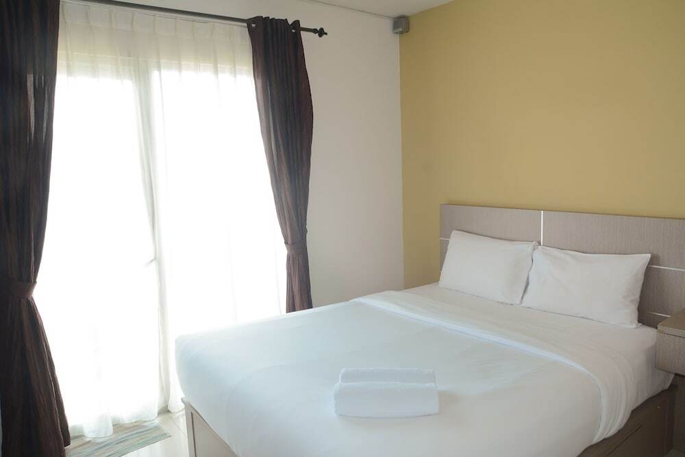 Джакарта: 1 Bedroom at Cosmo Mansion Apartment by Travelio