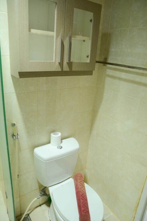 Джакарта: 1 Bedroom at Cosmo Mansion Apartment by Travelio