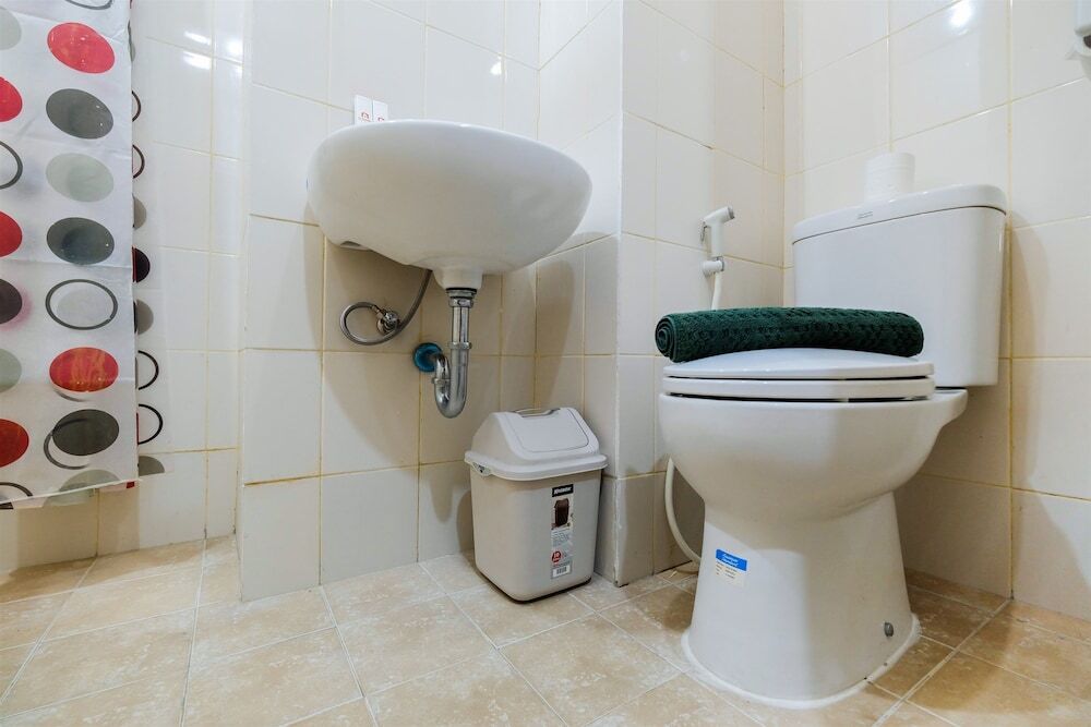 Тангеранг: Studio Room at The Medina Apartment