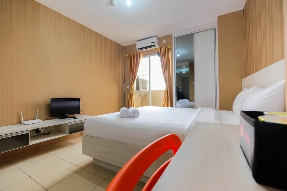 Тангеранг: Studio Room at The Medina Apartment