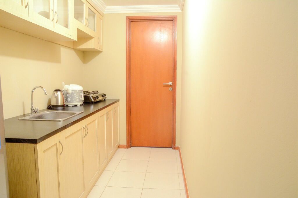 Джакарта: 3 Bedrooms Apartment Grand Palace Kemayoran by Travelio